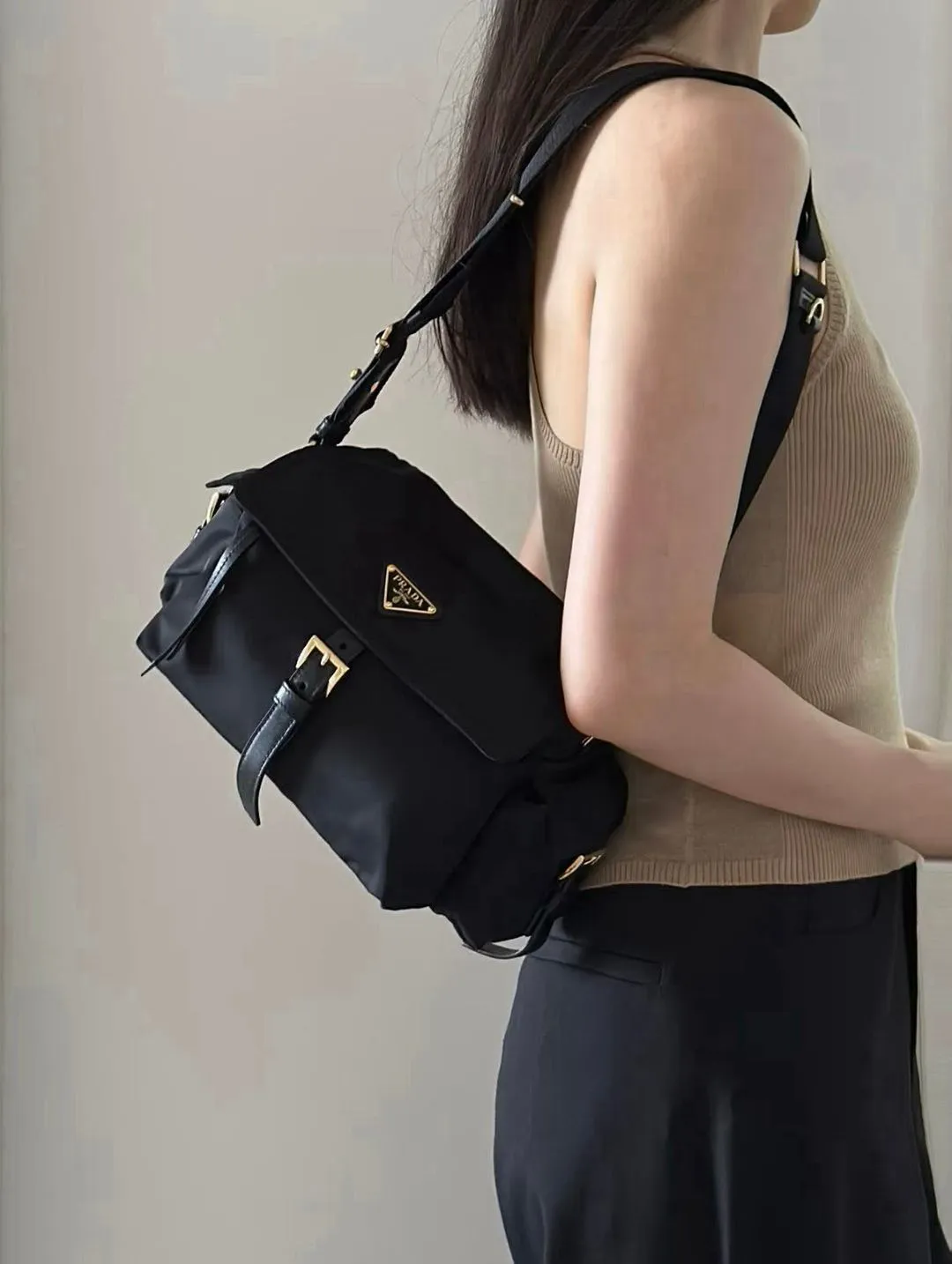 Prada Explore 郵差包(附購證)